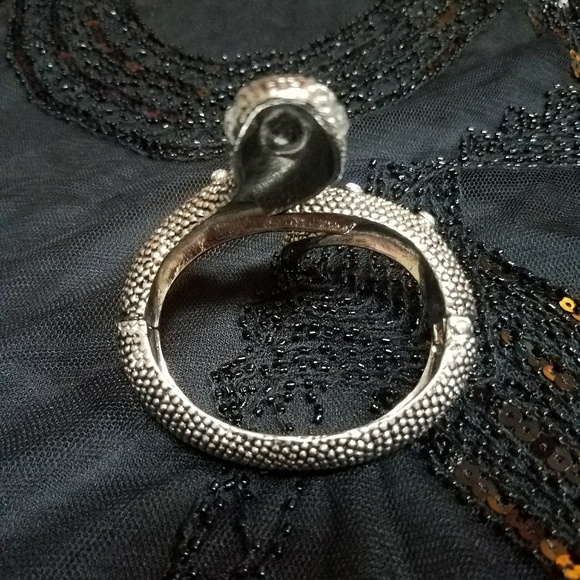 EUC GUESS Cleopatra Bracelet🌹 - Picture 5 of 8